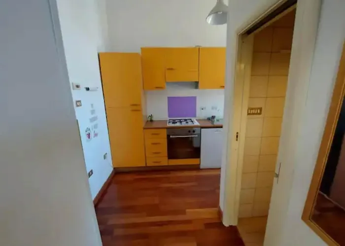 Second Floor No Elevator * 巴里